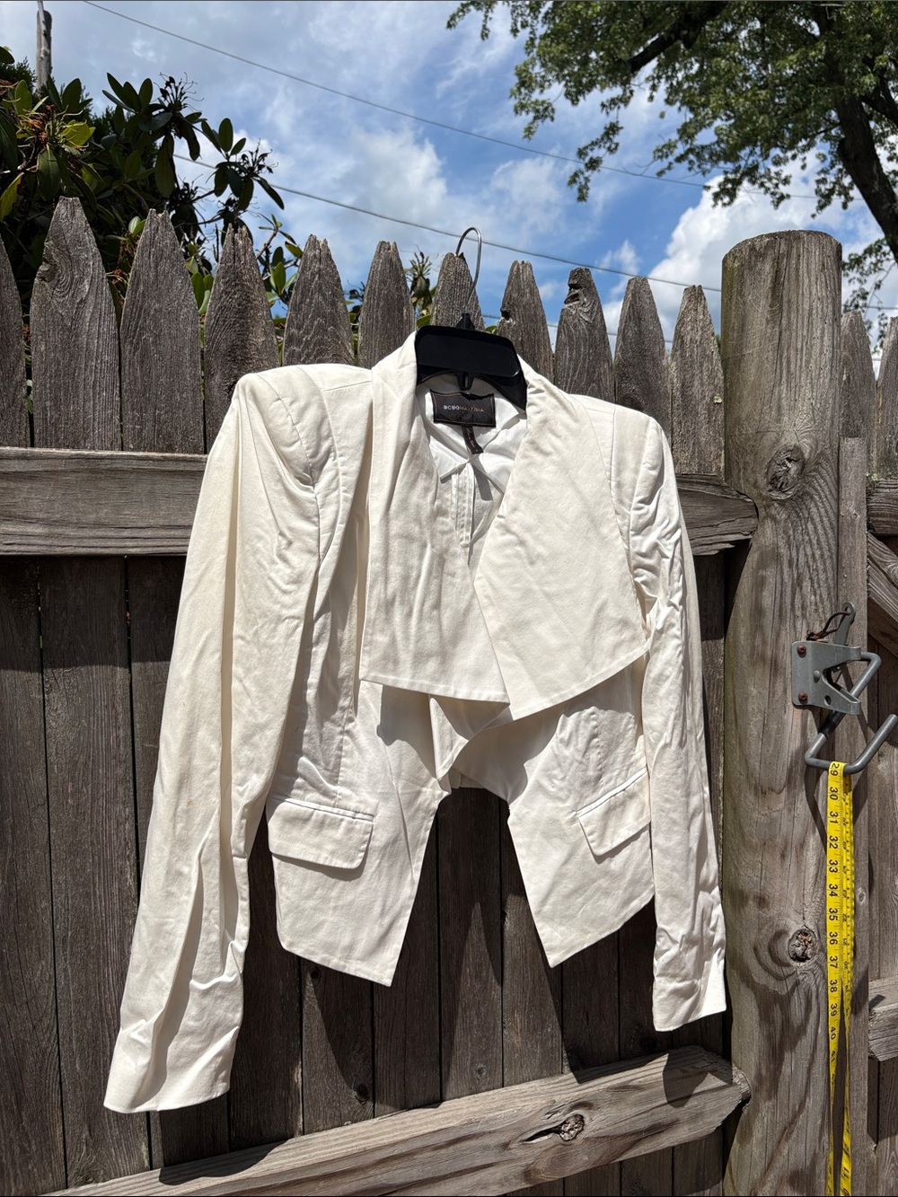 BCBGMazAzria small cream & white cotton crop blazer!
